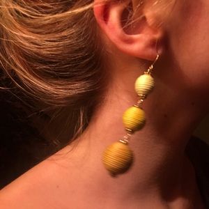 Dangly yellow bonbon earrings💛